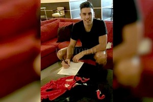 ELLITORAL_353128 |  Gentileza Alexis Castro firmó su vínculo con Colón.