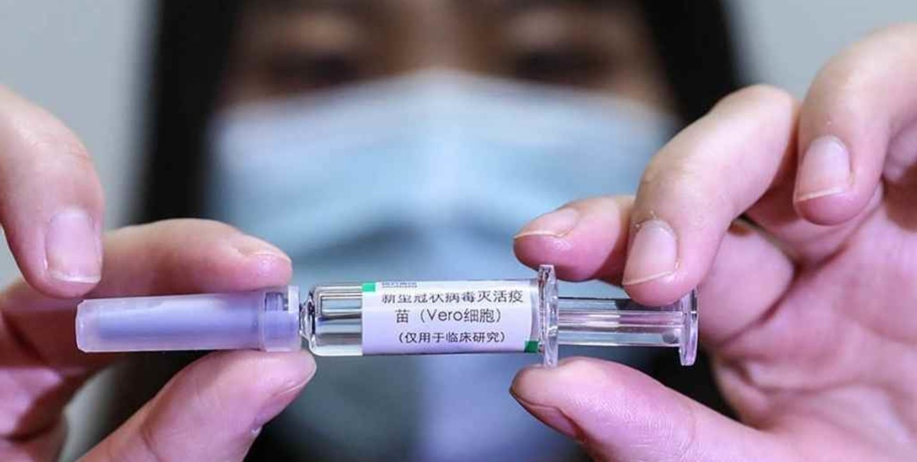 Perú: una voluntaria murió tras aplicarse la vacuna china pero desconocen si recibió medicación o placebo 