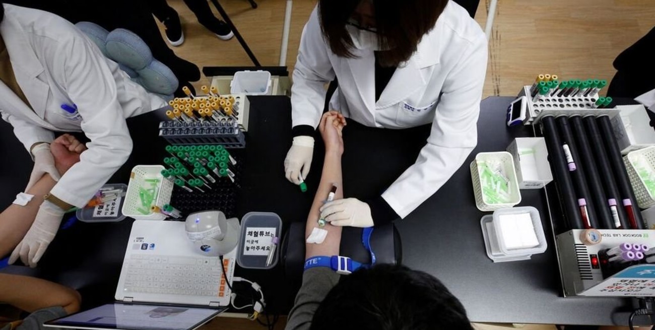 Comienzan a probar en China un medicamento contra el coronavirus