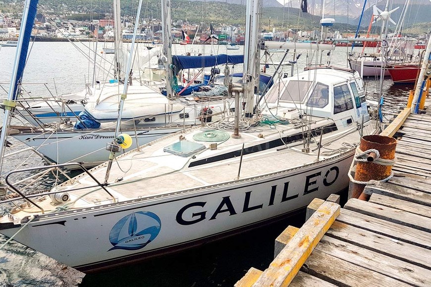 ELLITORAL_278866 |  Télam El  Galileo .  El casco del barco es de fibra, pesa 14 mil kilos y fue hecho en los astilleros Tettamanti. Es un barco bárbaro , explica el ex combatiente.
