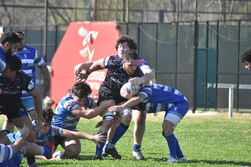 ELLITORAL_395596 |  Luis Cetraro Querandí Rugby Club con Universitario, fueron dos de los protagonistas del Encuentro que sirvió para darle continuidad a la etapa preparatoria de diferentes entidades de la zona.