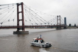 ELLITORAL_404413 |  Flavio Raina Patrulla. La Prefectura Naval tiene el poder de policía en el agua para controlar la navegación segura, pero hay quejas sobre los mismos.