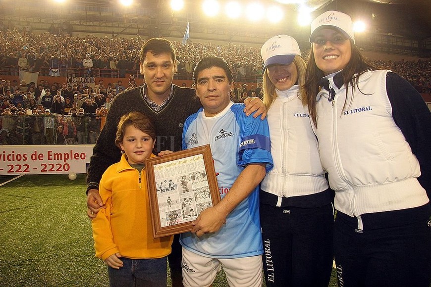 ELLITORAL_340031 |  Archivo El Litoral Maradona y El Litoral. El reconocimiento del diario de Santa Fe al futbolista más extraordinario de todos los tiempos