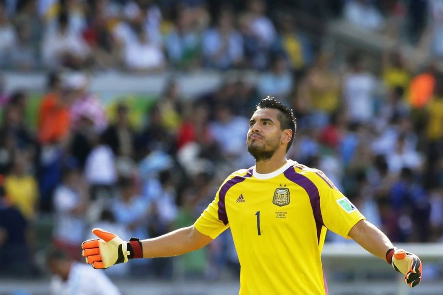 ELLITORAL_229474 |  Archivo / Dennis Sabangan . Belo Horizonte (Brazil), 21/06/2014.- Goalkeeper Sergio Romero of Argentina reacts during the FIFA World Cup 2014 group F preliminary round match between Argentina and Iran at the Estadio Mineirao in Belo Horizonte, Brazil, 21 June 2014. 

(RESTRICTIONS APPLY: Editorial Use Only, not used in association with any commercial entity - Images must not be used in any form of alert service or push service of any kind including via mobile alert services, downloads to mobile devices or MMS messaging - Images must appear as still images and must not emulate match action video footage - No alteration is made to, and no text or image is superimposed over, any published image which: (a) intentionally obscures or removes a sponsor identification image; or (b) adds or overlays the commercial identification of any third party which is not officially associated with the FIFA World Cup) (Brasil, Mundial de Fútbol) EFE/EPA/DENNIS SABANGAN EDITORIAL USE ONLY