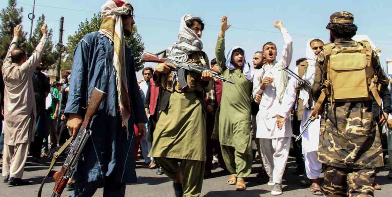 Conflicto en Afganistan: talibanes reprimieron protestas en apoyo a la resistencia