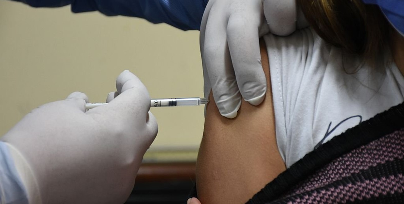 Solo 16 argentinos sufrieron enfermedades graves después de vacunarse contra el coronavirus