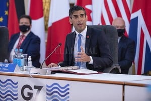 ELLITORAL_381236 |  @hmtreasury El ministro de Hacienda británico Rishi Sunak durante el encuentro del G7.