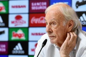 Gentileza César Luis Menotti, un hombre que cambió para siempre la historia del fútbol argentino más allá de sus luchas, sus peleas y algunos fracasos, como todos lo tuvieron en el fútbol. Fue campeón del mundo, pero modificó para siempre el paradigma argentino con relación a la selección nacional, a la que convirtió en prioridad número uno.