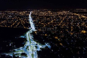 ELLITORAL_201980 |  Gentileza Municipalidad de Santa Fe Entre los beneficios de la tecnología led se destacan: ahorro energético, larga vida útil de los dispositivos y la mejor prestación que ofrece la luz blanca.