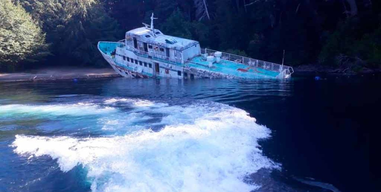 Se hundió un emblemático barco en el lago Nahuel Huapi