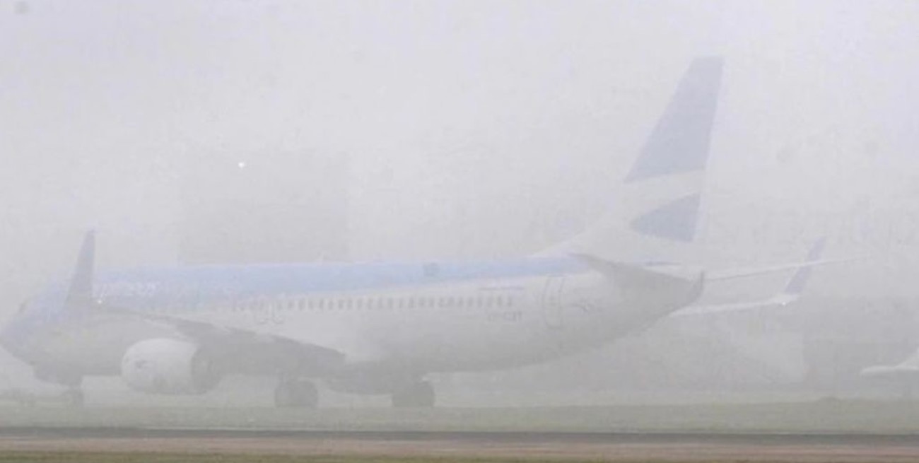 Por la niebla hay vuelos demorados y desviados en Ezeiza
