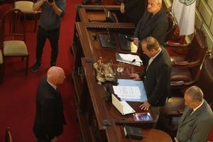 ELLITORAL_209088 |  Guillermo Di Salvatore A Santa Fe se la respeta por la institucionalidad, y debemos revalorizar ese concepto  señaló Bonfatti, al agradecer a sus pares el voto unánime y a mano alzada.