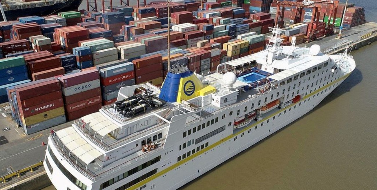 Aislaron a todas las personas a bordo del "Hamburg" por el reporte de un nuevo caso positivo