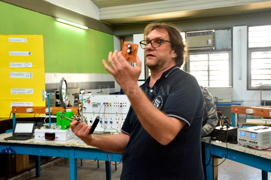 ELLITORAL_267196 | Flavio Raina. Los docentes explicaron que, además de motivar a los alumnos, la jornada busca dar a conocer lo desarrollado a la comunidad.