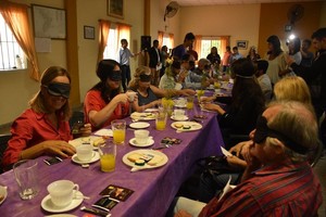 ELLITORAL_273889 |  Flavio Raina La original invitación convocó a hombres y mujeres de distintas actividades en la vecinal Mariano Comas