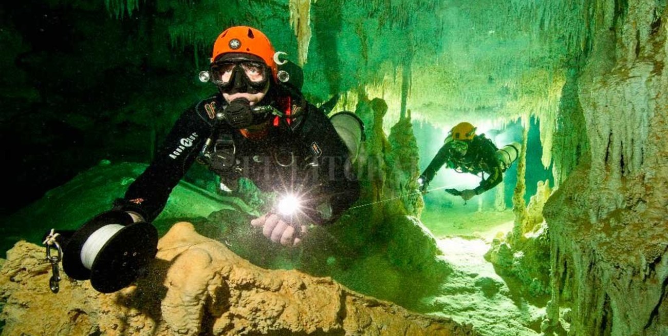 Descubren la cueva sumergida en agua más grande del mundo 
