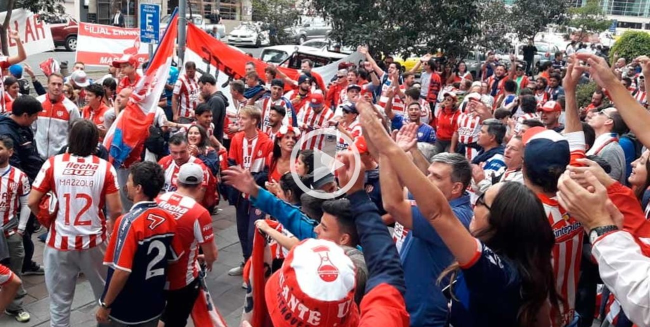 Video: hinchas tatengues y el "aguante" a Unión en Quito