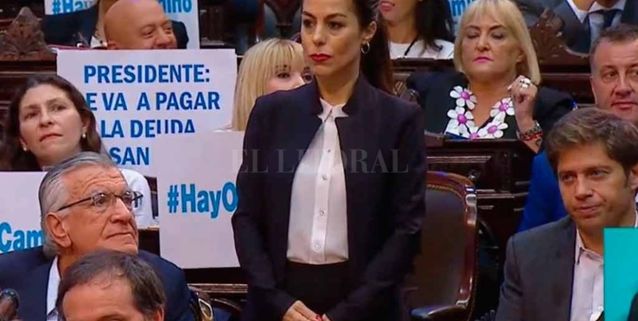 ¿Quién es la mujer que intentó interrumpir el discurso de Macri?