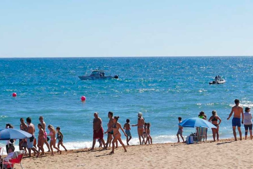 ELLITORAL_202543 |  El País de Uruguay Sorpresa en la playa de Punta del Este