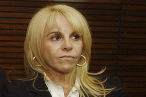 ELLITORAL_269495 |  Archivo TŽlam Buenos Aires, 25/04/07
Claudia Villafa–e, ex esposa de Diego Maradona, afirm— que el astro futbol’stico "se encuantra b‡rbaro, en perfecto estado de salud" al salir a desmentir los rumores que circularon esta tarde en torno a la salud del "10".
Foto: Alejandro Amdan/Archivo TŽlam/cf