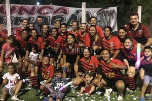 ELLITORAL_424942 |  Alejandra Alfaro De festejos. En fútbol femenino, San Martín de la localidad de Progreso se coronó campeón en la Liga Esperancina.