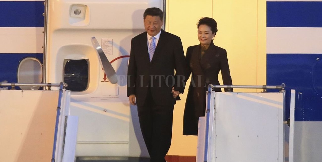 El presidente de China llegó al país con el fin de alcanzar una tregua comercial con EEUU