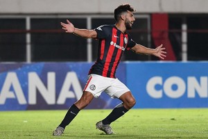 DyN Gabriel Gudiño nació en Porteña, provincia de Córdoba, el 16 de marzo de 1992 y tiene 26 años. Los dos clubes de Santa Fe se habían fijado en el Keko , que finalmente será jugador de Talleres en su tierra natal. Por estas horas, el actual volante de San Lorenzo está paseando por Europa.