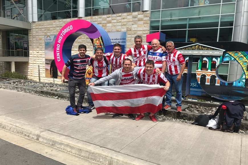 ELLITORAL_244267 |  Gentileza Daniel Real Carlos Muchiutti, Daniel Real, Emilio Lamas, Maximiliano Yapur, Patricio Mas, Mauro Barrientos, Juan Pablo y Yuni Real, ya instalados en Quito.