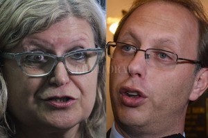 El Litoral / Manuel Fabatía / Flavio Raina Claudia Balagué (ministra de Educación) y Gonzalo Saglione (ministro de Economía).