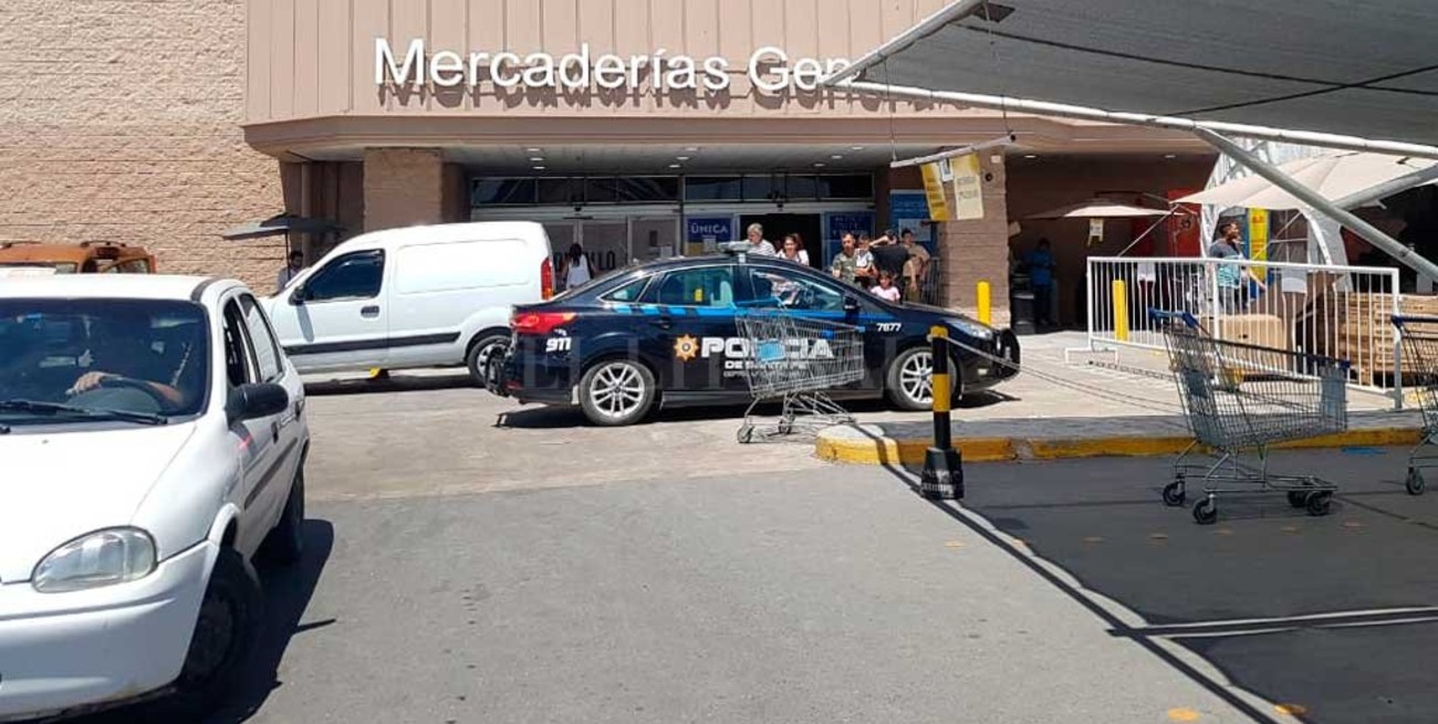 "Mecheras" detenidas en el hipermercado de barrio El Pozo