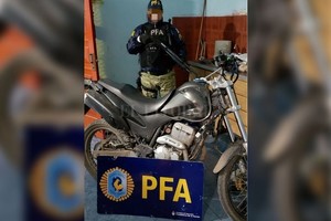 Ministerio de Seguridad de la Nación En el allanamiento secuestraron, entre otras cosas, la moto utilizada para realizar uno de los ataques a balazos.