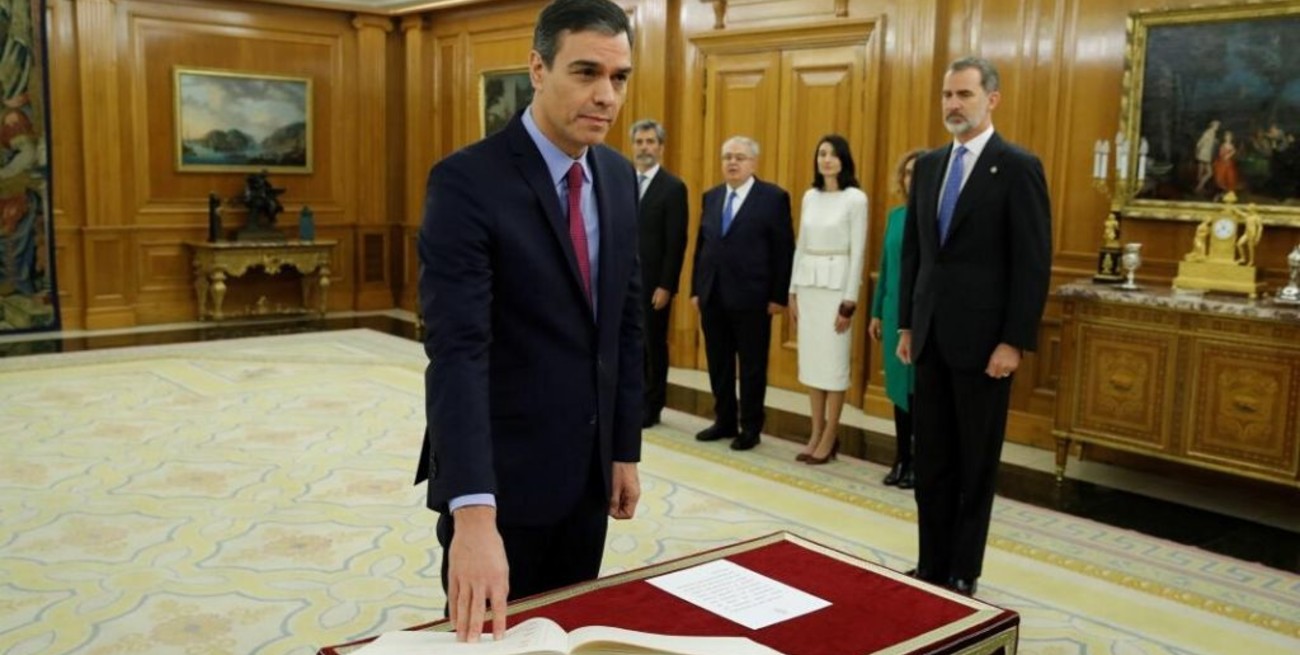 Pedro Sánchez juró como presidente del gobierno español