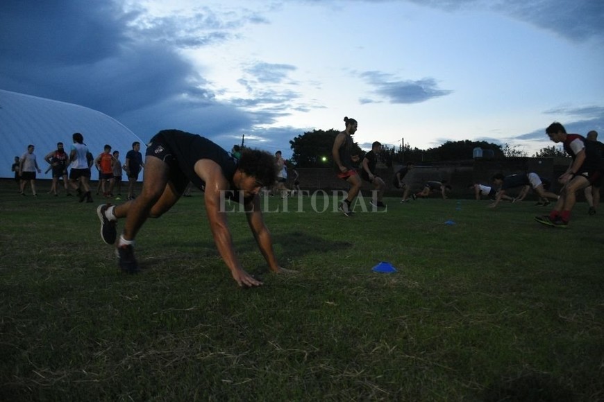 ELLITORAL_436278 | Manuel Fabatía Más de 100 jugadores, entre Menores de 19 y mayores, entrenan desde el pasado 22 de enero.