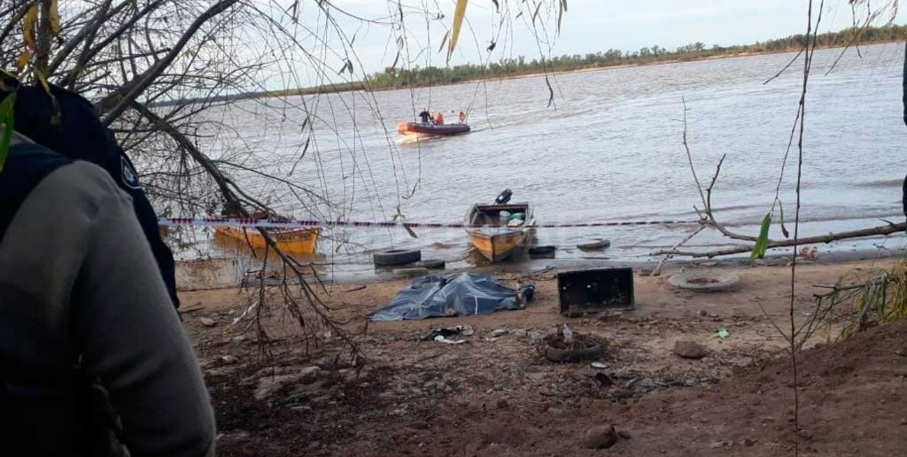 Naufragó una embarcación en el río Paraná: al menos un muerto