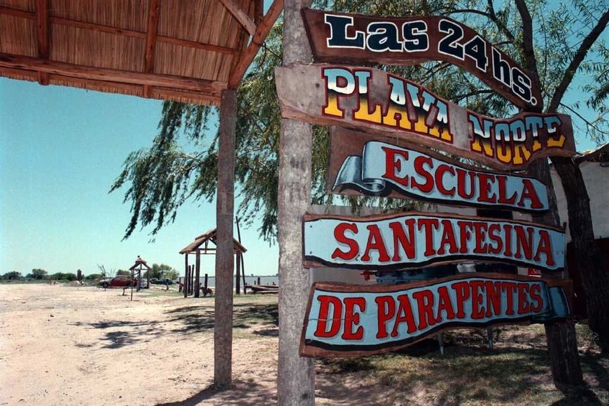 ELLITORAL_189383 |  Archivo El Litoral / Luis Cetraro 1997. A fines del siglo pasado se podía disfrutar de la playa más norte de la ciudad.