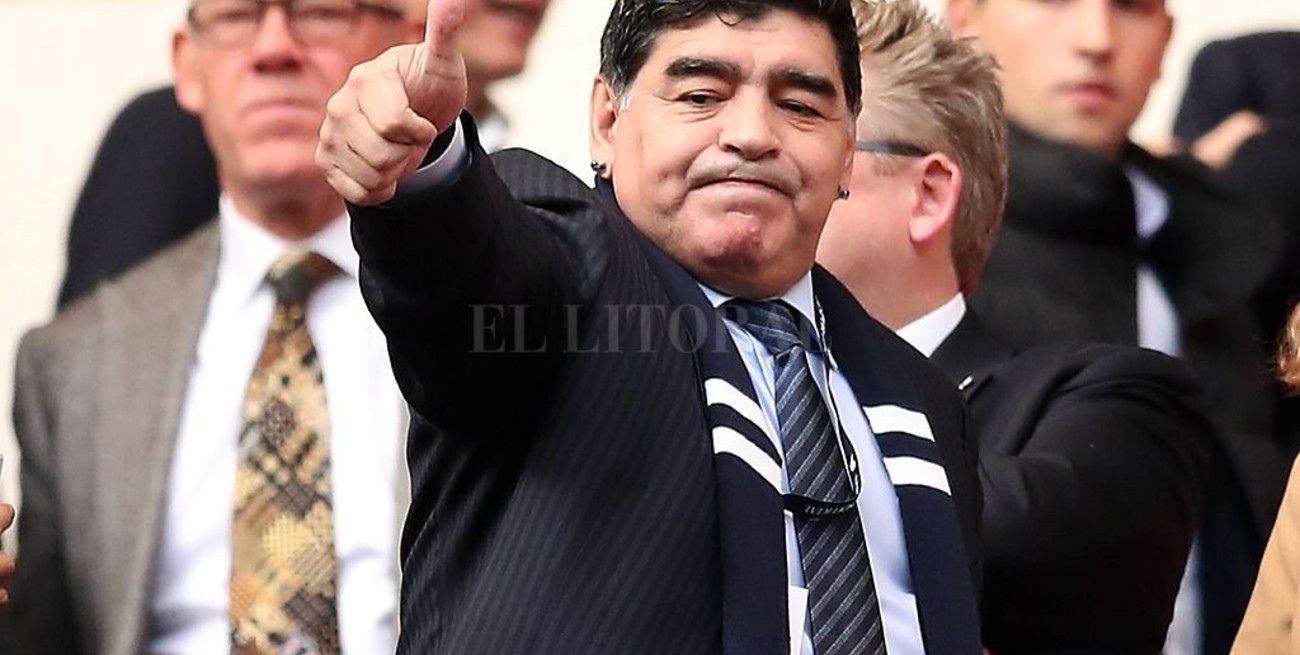 Maradona fue expulsado en el empate de su equipo en el fútbol árabe