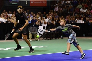 ELLITORAL_198406 | Télam Un niño del público se animó a jugar con el tandilense