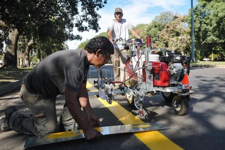 ELLITORAL_176929 |  Gentileza Municipalidad de Santa Fe Desde la Secretaría de Control se asegura que los inspectores van a controlar que los autos no estacionen en la ciclovía, una cuestión que no se suele cumplir en Ituzaingó.