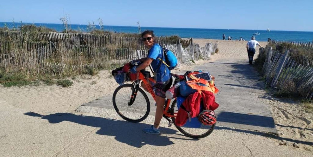 Ivana superó la barrera de los 1000 km en bici y avanza por la ruta de la seda