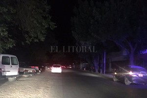 ELLITORAL_197820 |  Lia Masjoan - El Litoral A oscuras: las calles de la capital provincial sólo se iluminan por las luces de los vehículos que circulan.