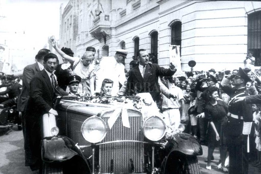 ELLITORAL_246426 |  Archivo El Litoral Recorrida. Evita se paseó por las calles de la capital provincial. Un registro de la zona de Gral. López y San Jerónimo, en pleno casco histórico.