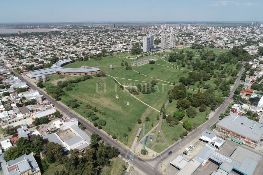 ELLITORAL_439155 |  Fernando Nicola Pulmón. Vista del Parque Federal, el corazón verde de la ciudad.
