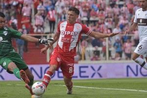 Luis Cetraro Este Enzo es  bostero . Roldán nació hace 21 años en Villa Mercedes, provincia de San Luis. Sin lugar en Boca, completó 20 planillas con la camiseta de Unión y  explotó  de la mano de Gustavo Munúa.