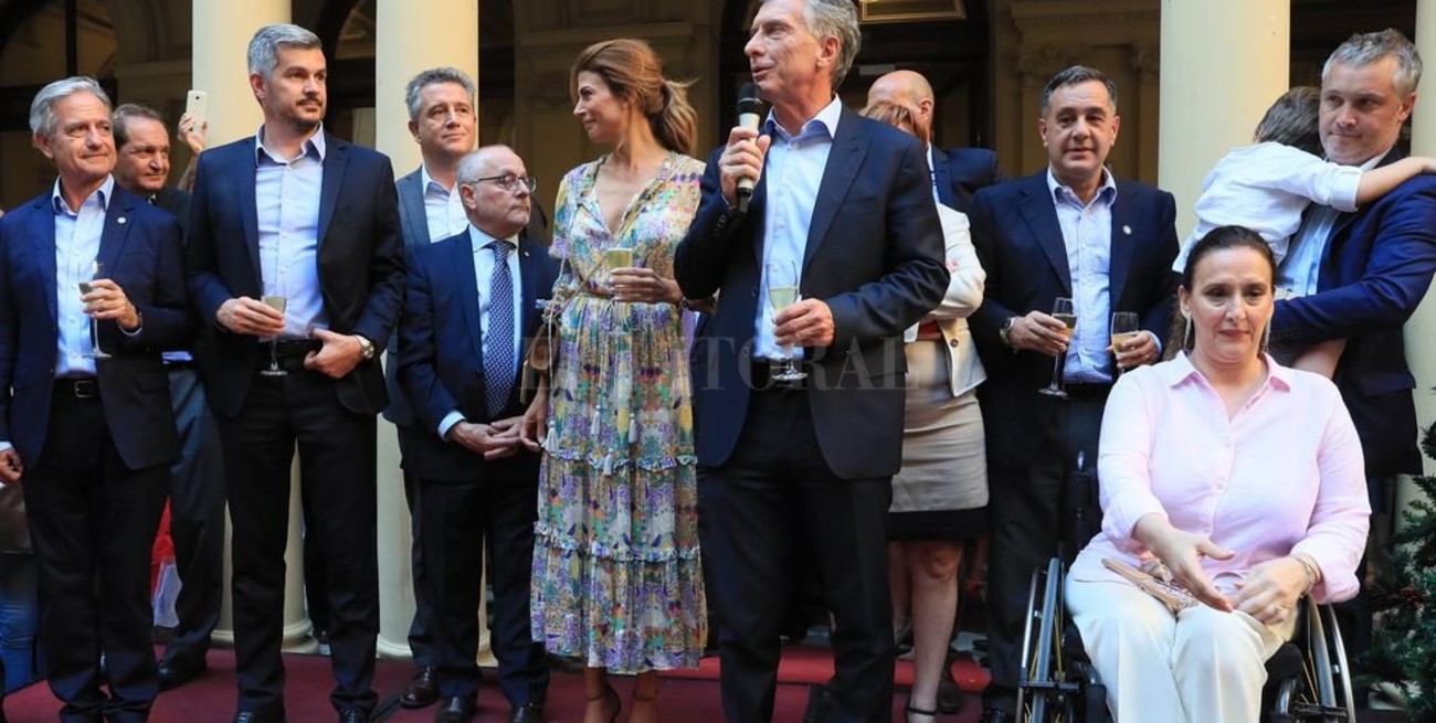 Macri se despidió del personal de la Casa Rosada y dijo que "nadie puede arreglar todo solo"