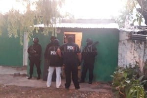 ELLITORAL_244532 |  El Litoral Luego de efectuar escuchas telefónicas y seguimiento por redes sociales, la PDI logró ubicar al hombre condenado por el crimen de Marcelo Mario Martínez.