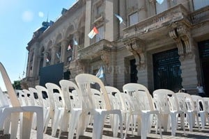 ELLITORAL_275206 |  Guillermo Di Salvatore Preparativos en la explanada de Casa de Gobierno