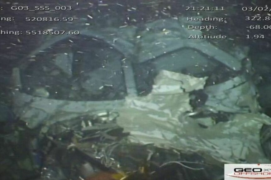 ELLITORAL_281566 |  AAIB Imágenes tomadas por el robot submarino del buque Geo Ocean III cuento encontraron los restos del avión.