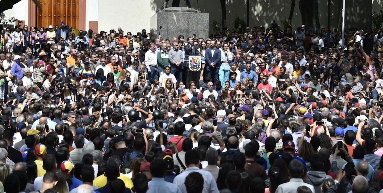 Guaidó llama a mantener la movilización en las calles hasta que se logren "elecciones libres" 