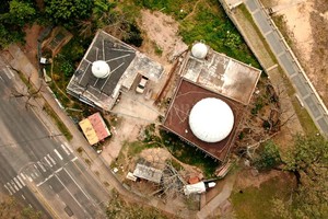 José Vittori Desde el drone. Así se ve el Code desde el aire, el 50 % de lo que existía se demolió, incluida la escalera para subir a observar el cielo desde la terraza.