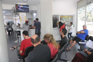 ELLITORAL_206380 |  Flavio Raina Este mediodía, los santafesinos ya podían realizar los distintos pasos para gestionar la licencia en el Centro de Educación Vial del Parque Garay.